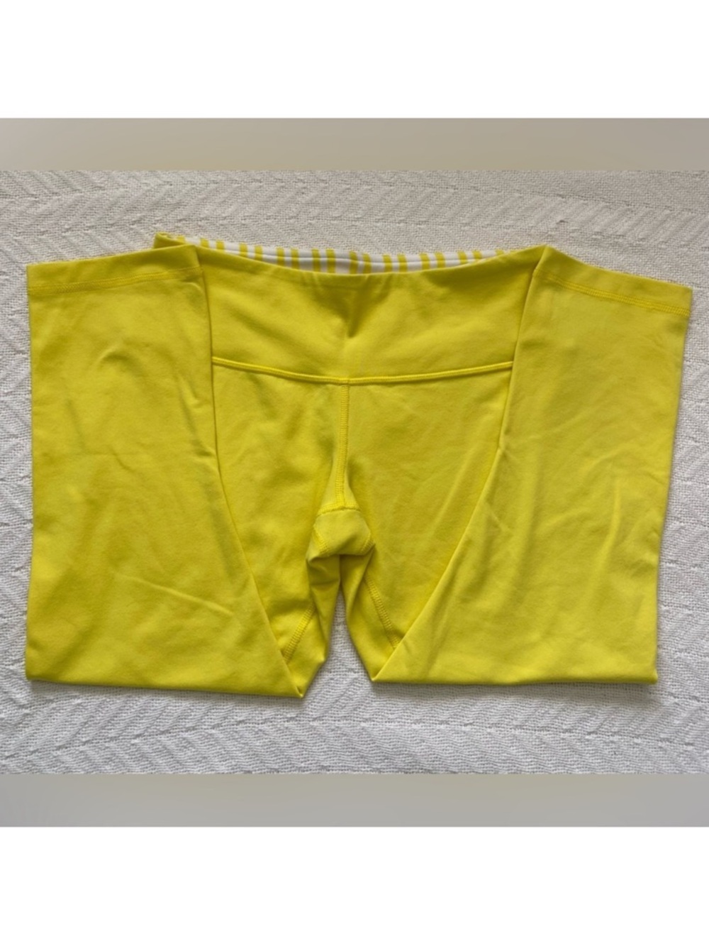 Lululemon Athletic Leggings in Yellow Reversible Cropped